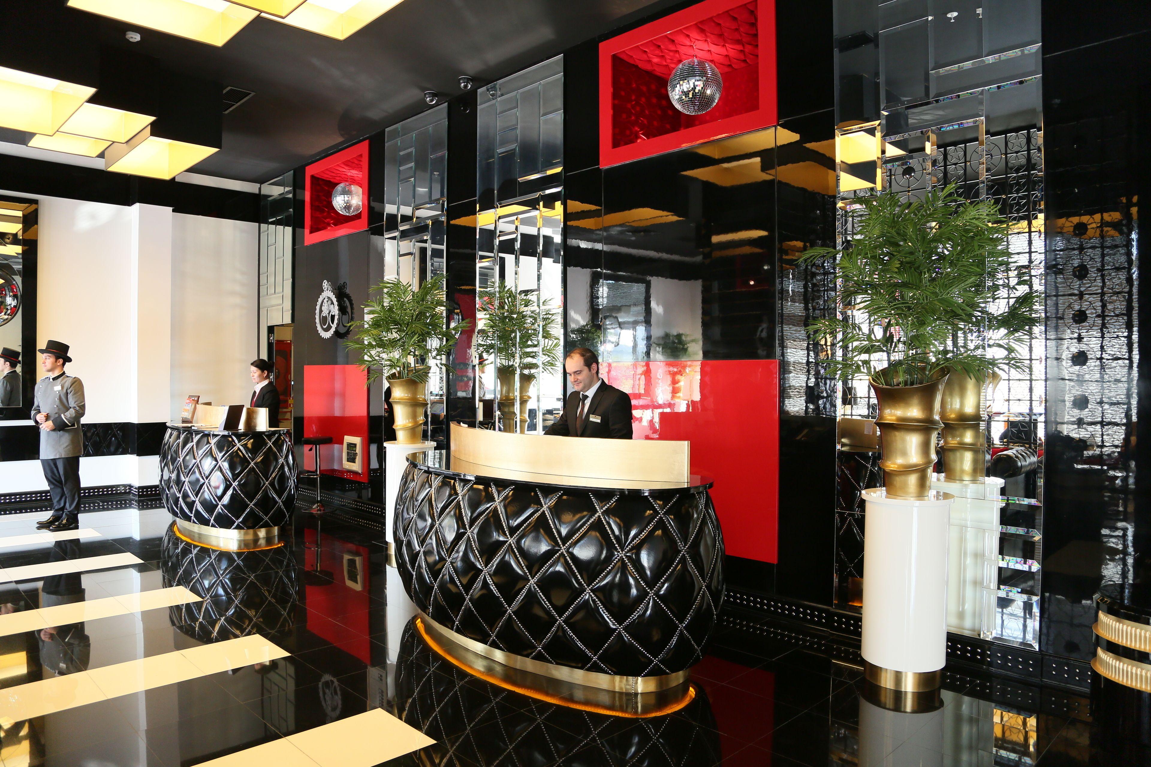 Ramada Hotel & Suites Sisli — Foto’s 1